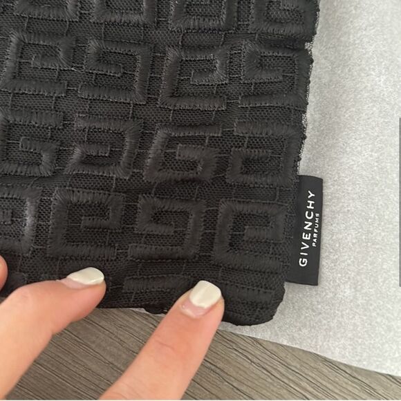 Givenchy cosmetics bag - Picture 3 of 7